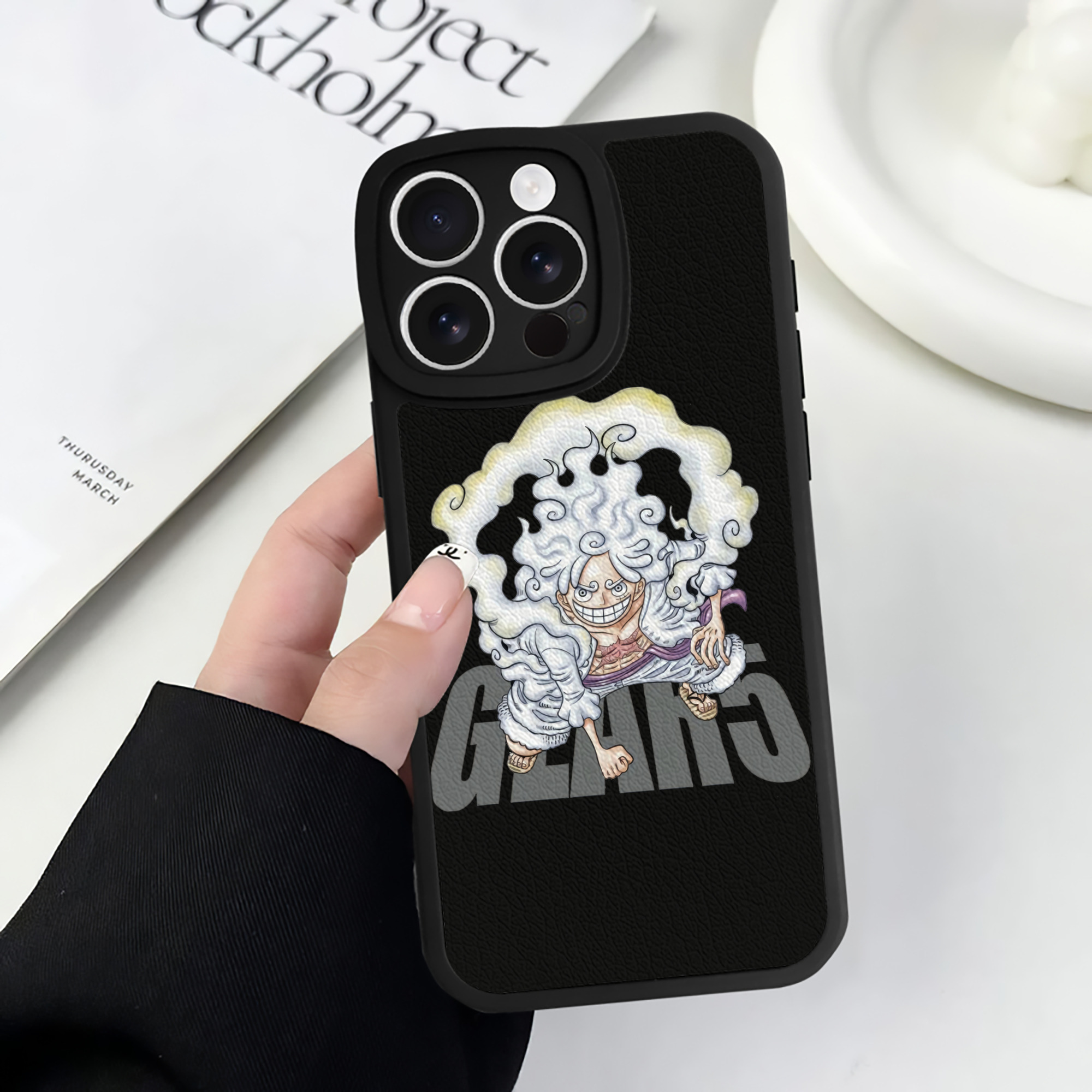 （画像用） ワンピース モンキー・D・ルフィ ONE PIECE Monkey D. Luffy 【iPhone 16シリーズ対応】シリコンスマホケース（レザー調） 材質：シリコン